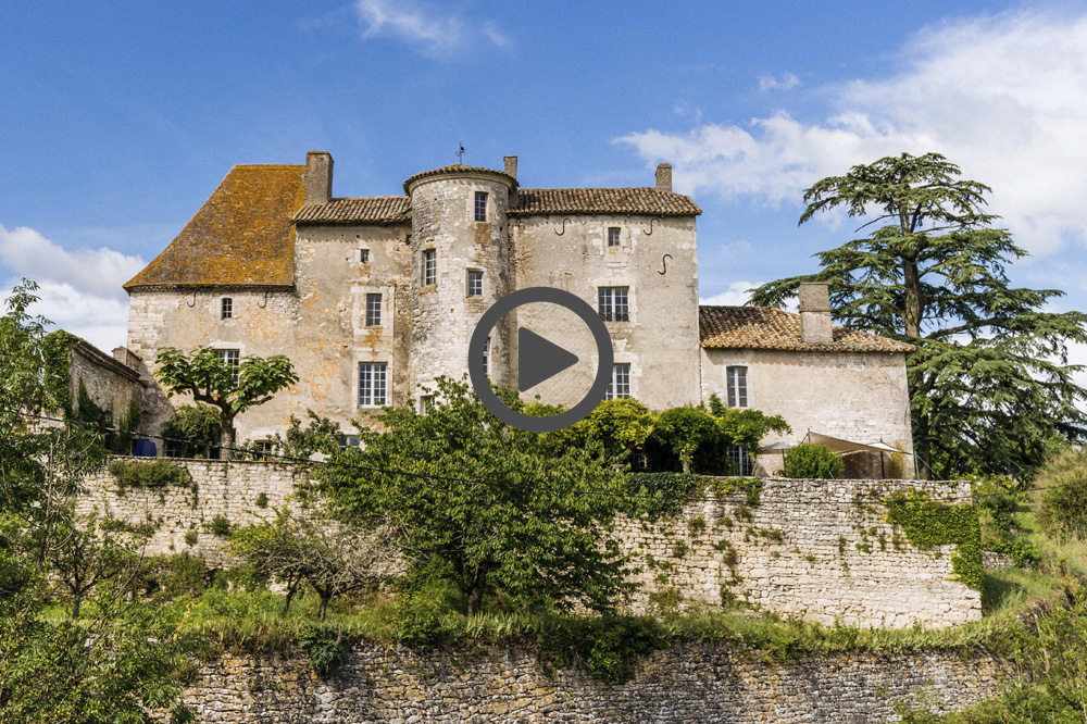 8.8MB_Chateau_front_view.jpg